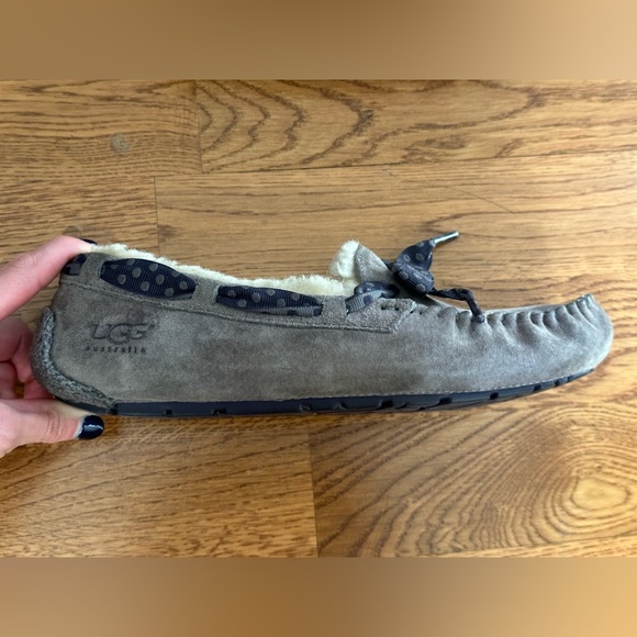UGG Dakota 78 Moccasins Shearling Gray Suede Navy Blue Polk a Dot Ribbon Size 7 - Picture 9 of 13